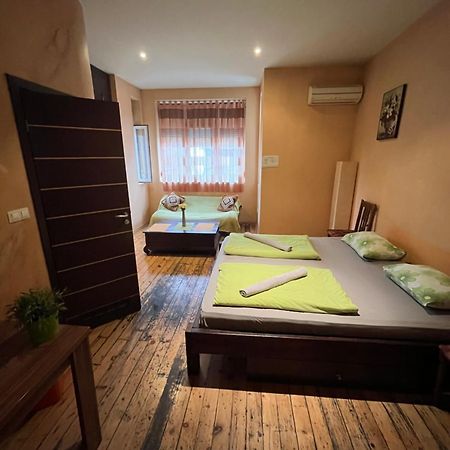 Elegance On A Budget - Rooms For Rent In Sofia Center Luaran gambar